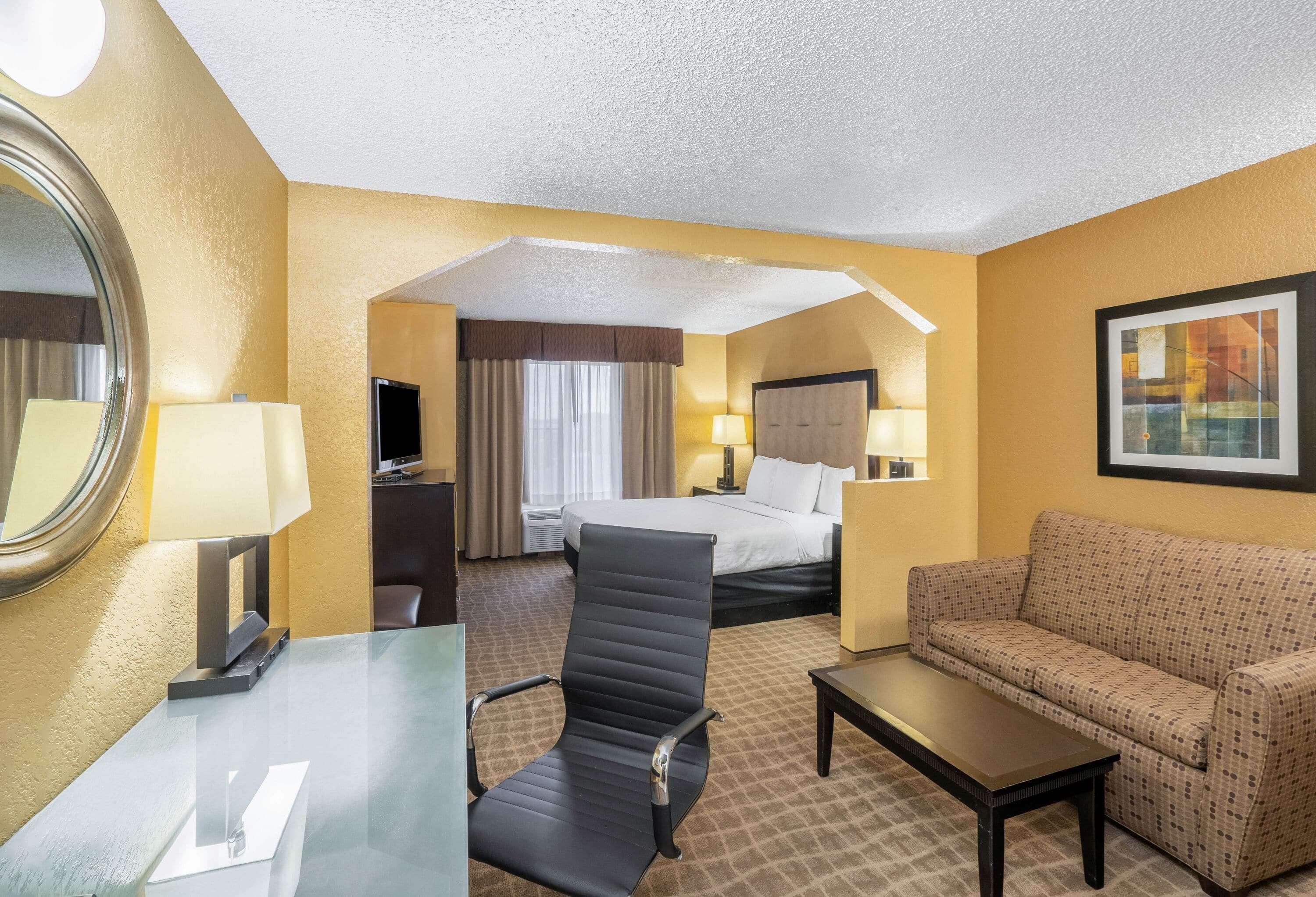 La Quinta By Wyndham Hot Springs Hotel Exterior foto