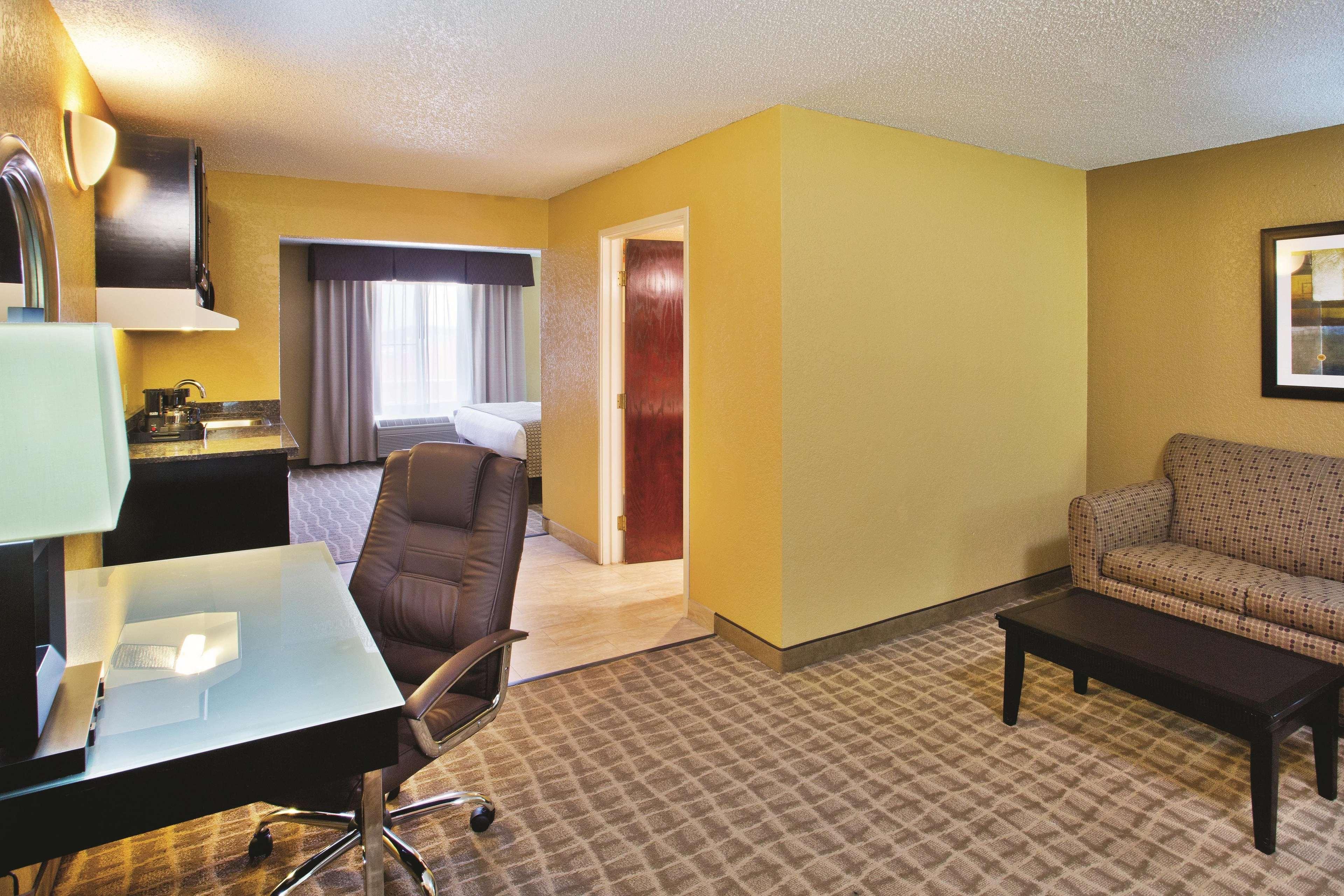 La Quinta By Wyndham Hot Springs Hotel Exterior foto