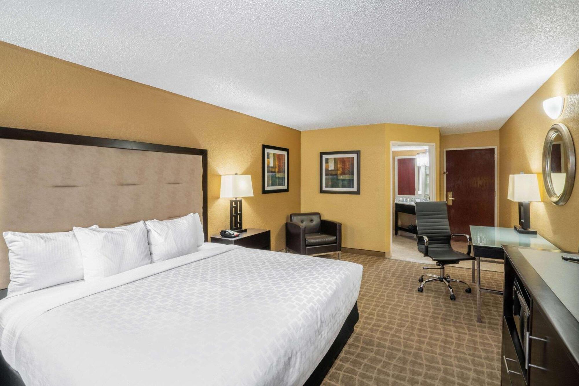 La Quinta By Wyndham Hot Springs Hotel Exterior foto